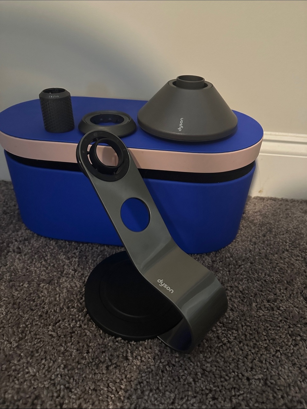 Dyson Supersonic attachments & stand